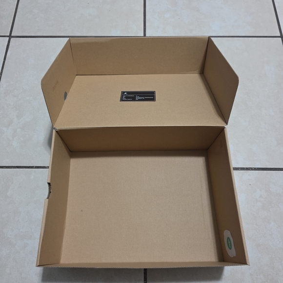 Empty Shoe Box - Picture 6 of 7